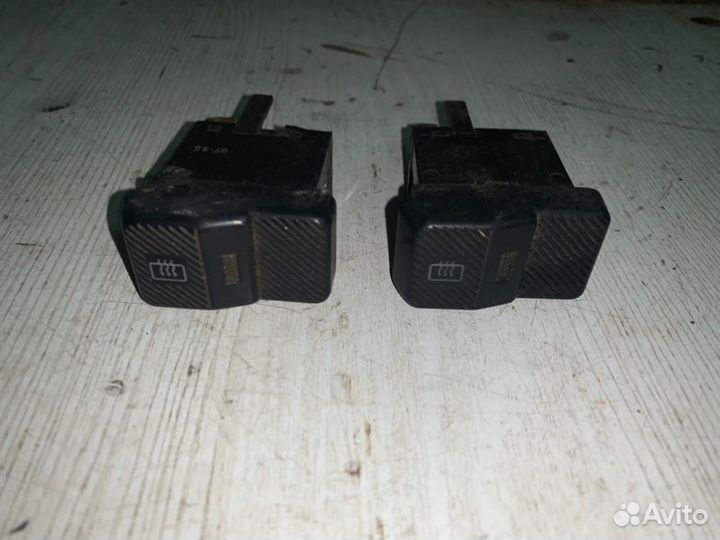 Кнопка обогрева заднего стекла Volkswagen Passat