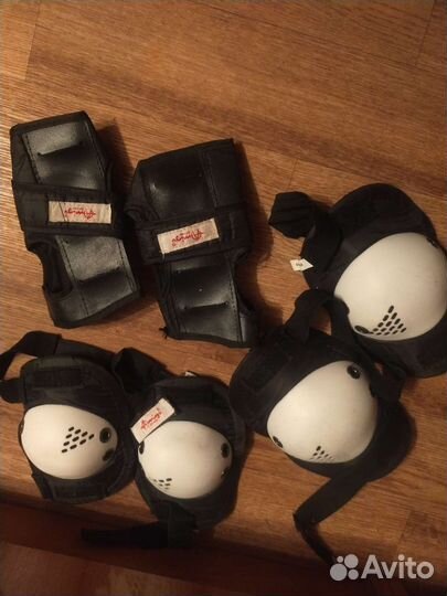 Роликовые коньки