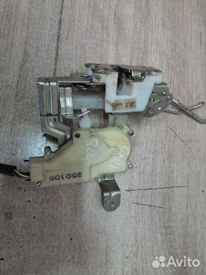 Замок двери задней левой Honda CR-V II (2001—2004)