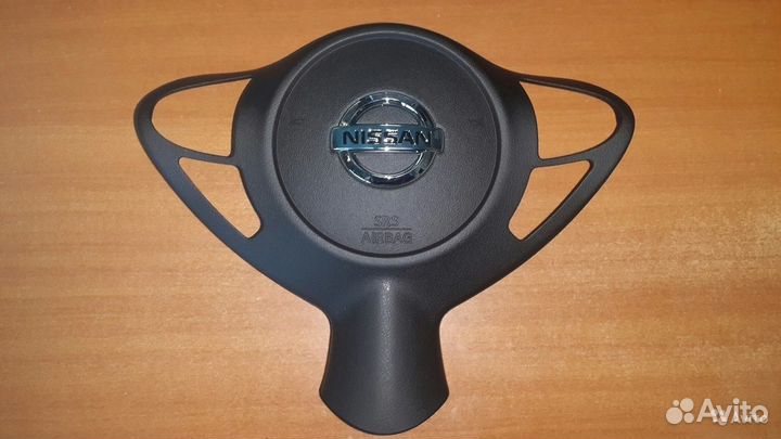 Крышка подушки безопасности Ниссан Жук