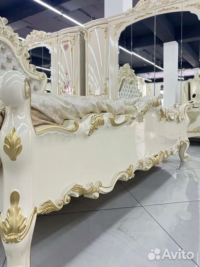 Спальный гарнитур