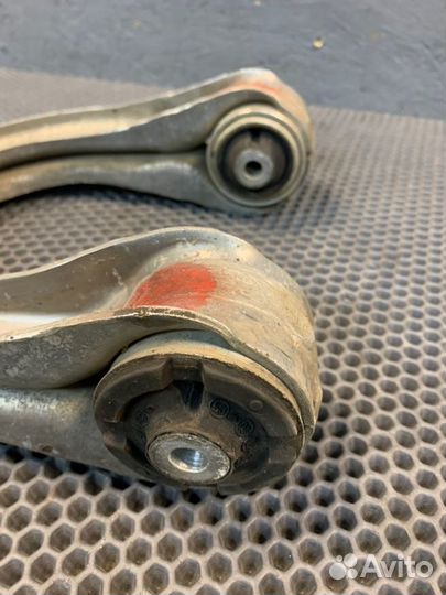 Рычаг подвески верхний передний левый