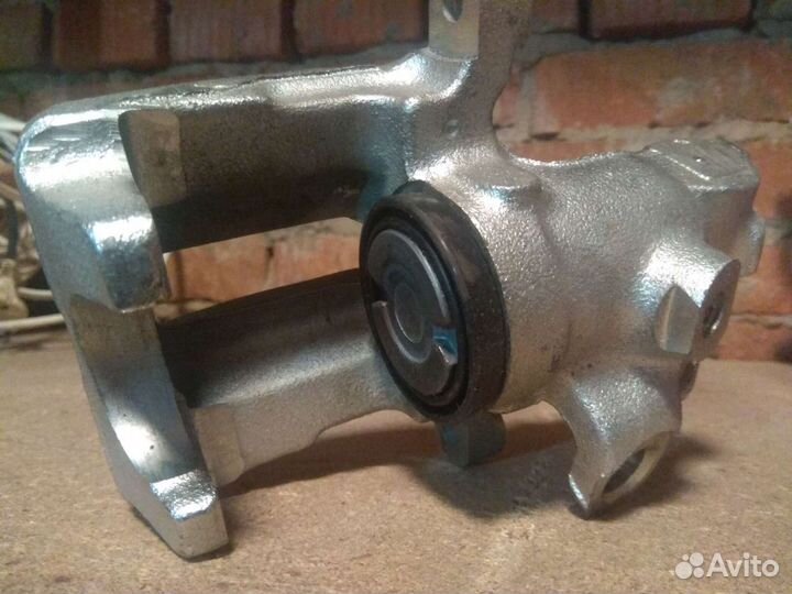 Суппорт тормозной Ауди А4,100,80,90,cuope, cabriol