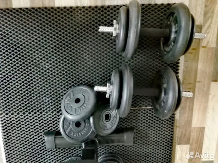 Скамья для жима и гантели