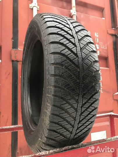 Goodyear Vector 4Seasons 215/60 R17