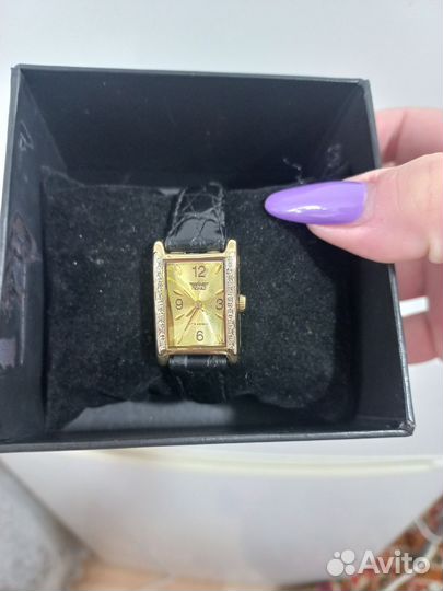 Золотые часы с бриллиантоми