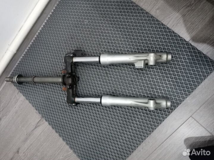 Траверса в сборе с амортизаторами Ямаха Гир 4т