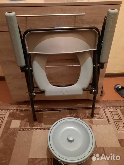 Санитарный стул с оснащением