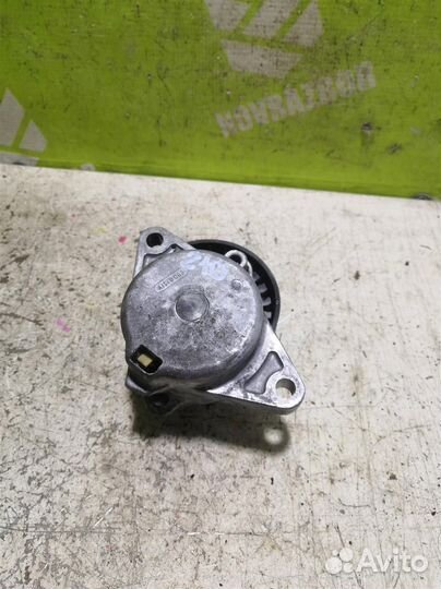 Ролик-натяжитель ручейкового ремня Мерседес Бенз