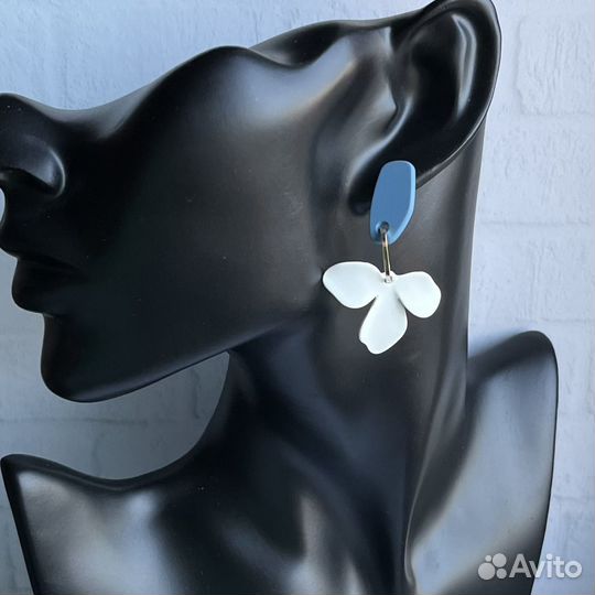 Серьги модные стильные