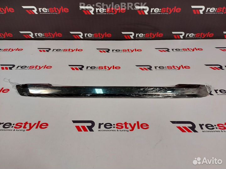 Накладка на 5-ю дверь Lexus LX570