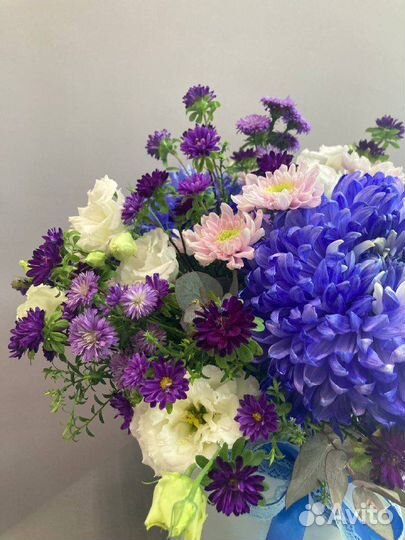 Цветочная композиция в синем оттенке