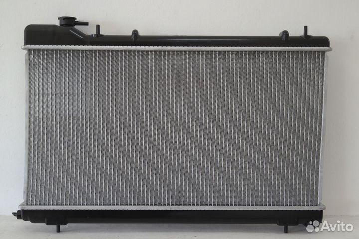 Радиатор охлаждения охлаждения Субару Импреза 02