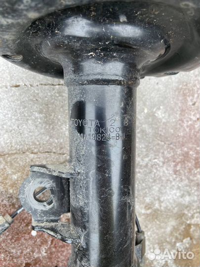 Амортизатор стойка Lexus UX