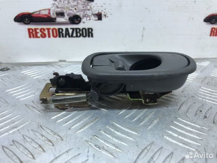 Ручка двери внутренняя правая Kia Shuma лифтбек