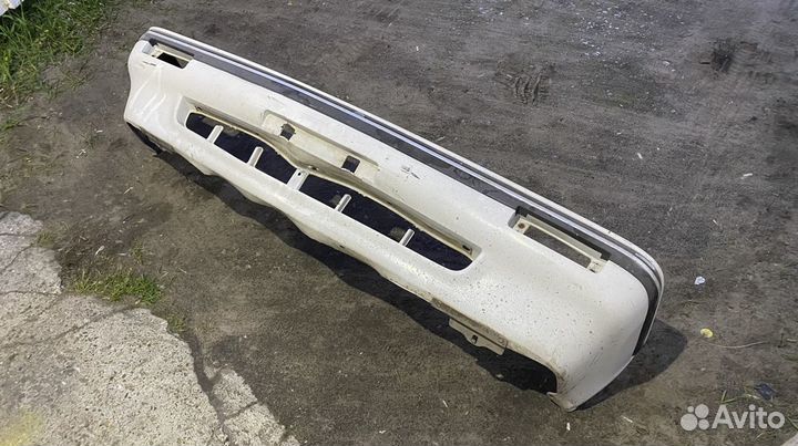 Передний бампер Toyota Crown 131