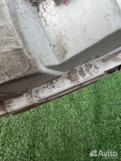 Противотуманная фара правая Toyota Land Cruiser