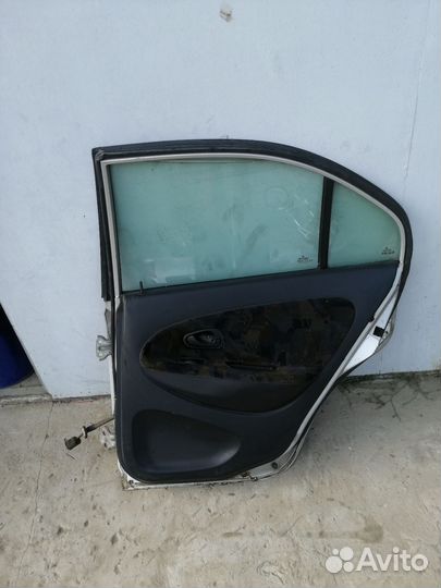 Дверь Митсубиси Каризма