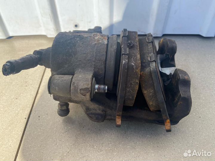 Тормозной суппорт передний левый Volkswagen Golf 5