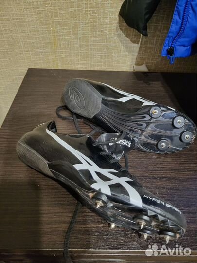Продам шиповки Asics для бега, б/у