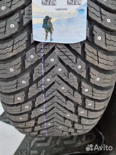 Nokian Tyres Hakkapeliitta 10 215/55 R17 98T