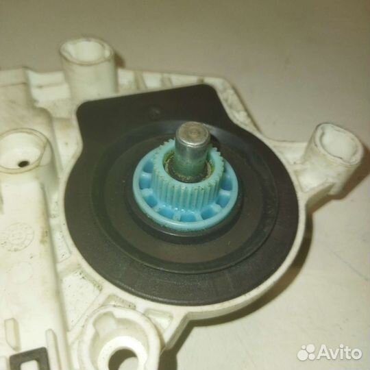 Моторчик задний левый VW Tiguan