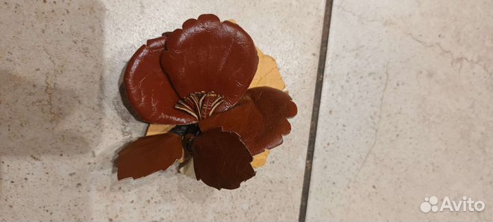 Кожаная брошь СССР