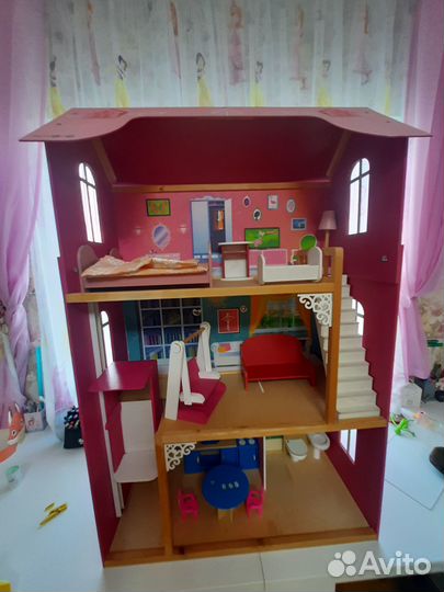 Кукольный домик с мебелью