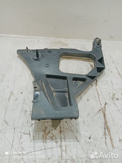 Кронштейн заднего бампера правый Ford Focus 1