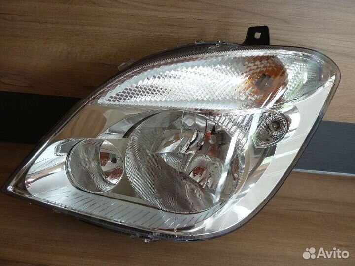 Фара Mercedes Sprinter 2005 - 2014