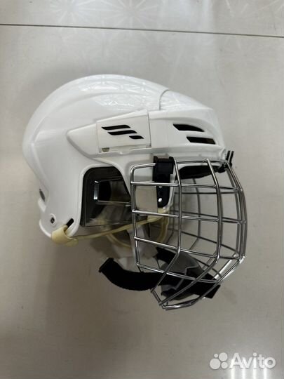 Хоккейный шлем