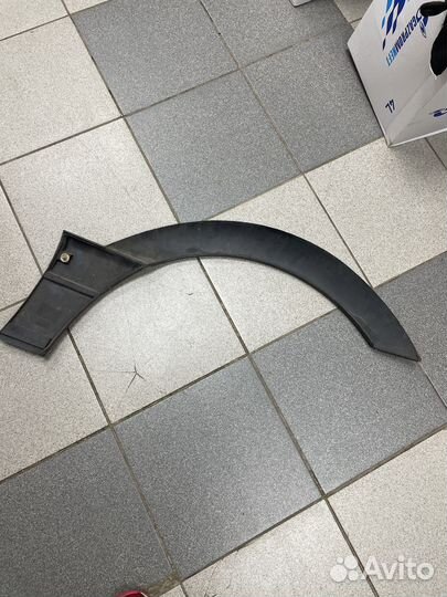 Молдинг крыла переднего левого VW Passat b3