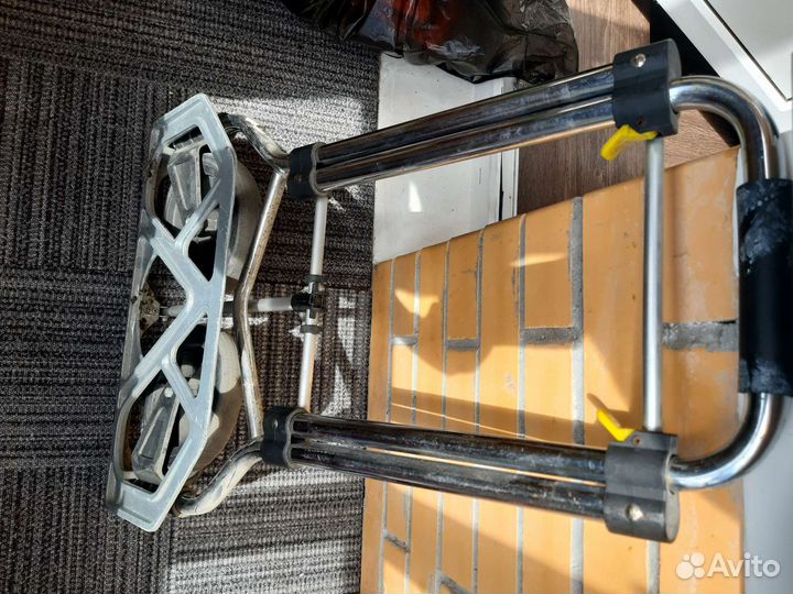 Тележка в отличном состоянии складывается лёгкая