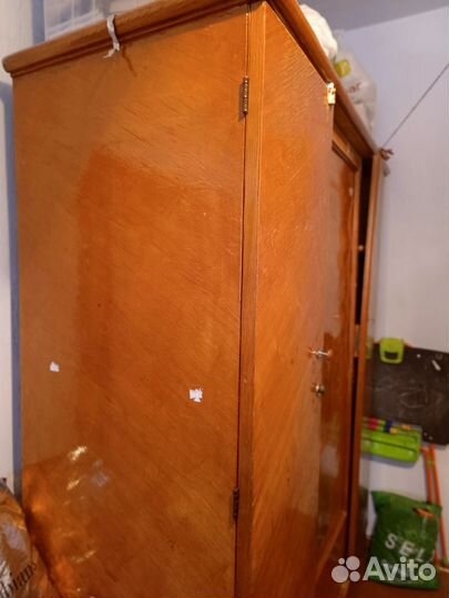 Антикварный шкаф