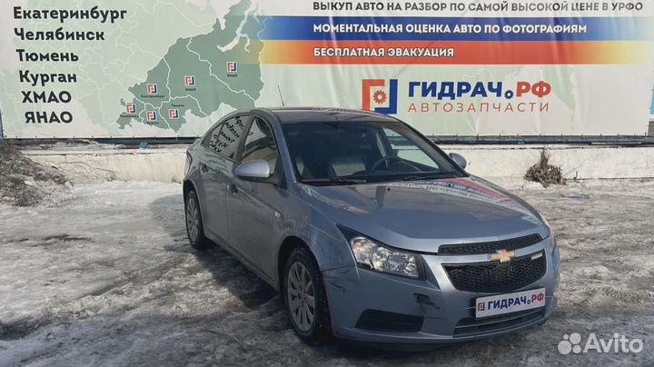 Обшивка стойки средней правой нижняя Chevrolet Cruze 95954644