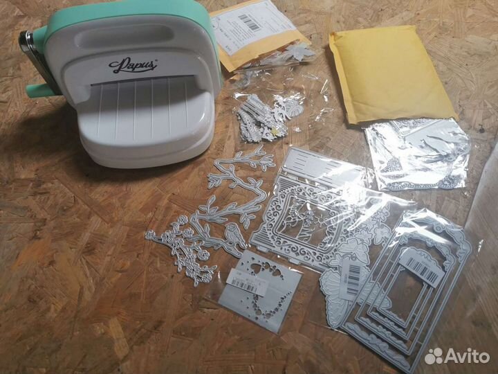 Машинка для вырубки и тиснения с ножами