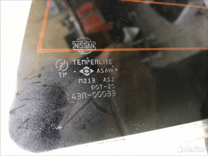 Стекло заднее Nissan NP300