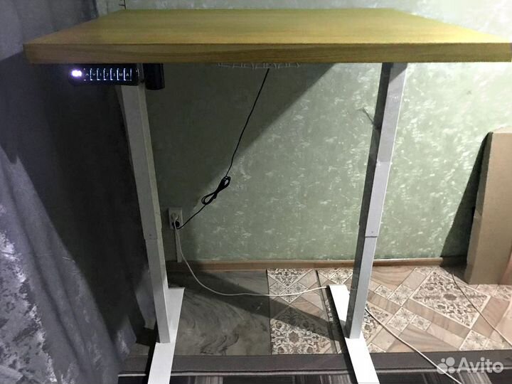 Стол с электроприводом с регулировкой высоты