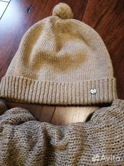 Шапка с шарфом женская