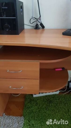 Продается компьютерный письменный стол