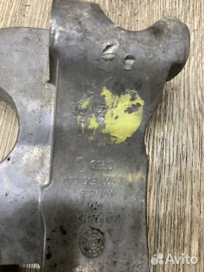 Audi Q7 4L Кронштейн генератора