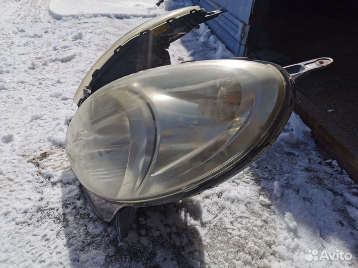 Фары Toyota Funcargo б/у