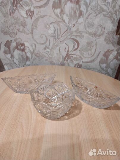 Хрустальная ваза и две ладьи