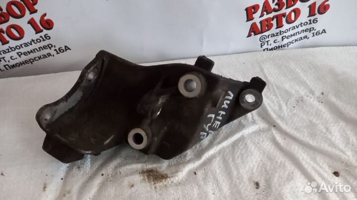 Кронштейн крепления гура Fiat Linea