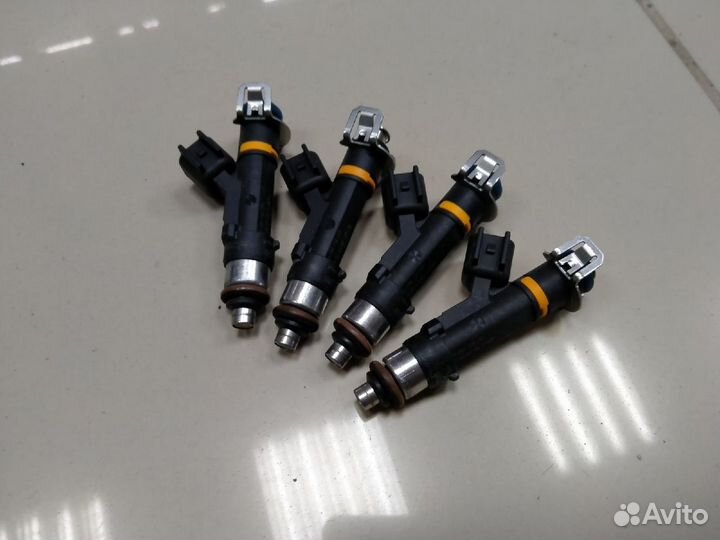 Форсунка топливная Mazda 3 / 5 / 6