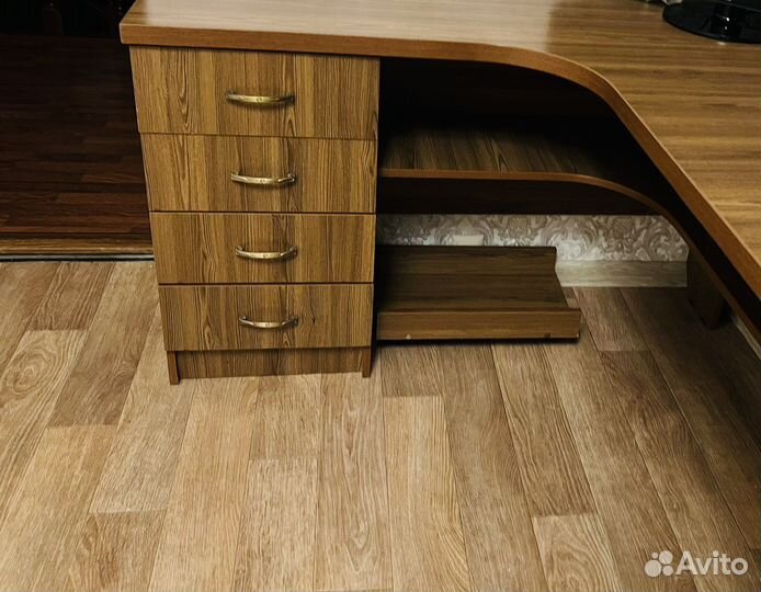 Компьютерный стол