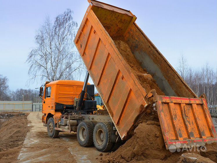 Камаз 65115 выгружает песок. Отсыпка самосвалом. Пгс шакман. Отсыпка самосвалом. Отсыпка самосвалом.