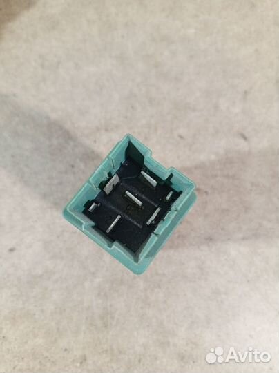 Реле Mitsubishi Carisma