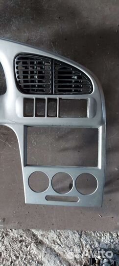 Центральная накладка Торпеда на Kia Shuma