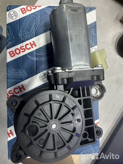 Моторчик стеклоподъемника bosch 0130821993